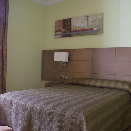 Hotel 4C Puerta Europa Madrid Buitenkant foto