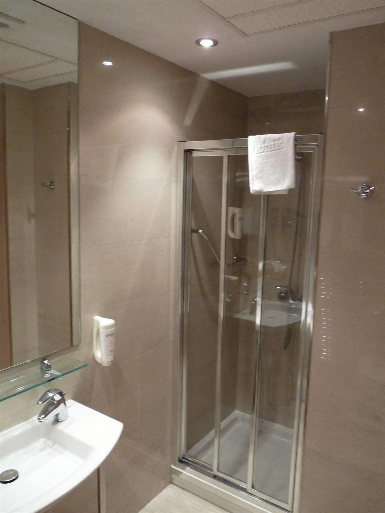 Hotel 4C Puerta Europa Madrid Buitenkant foto