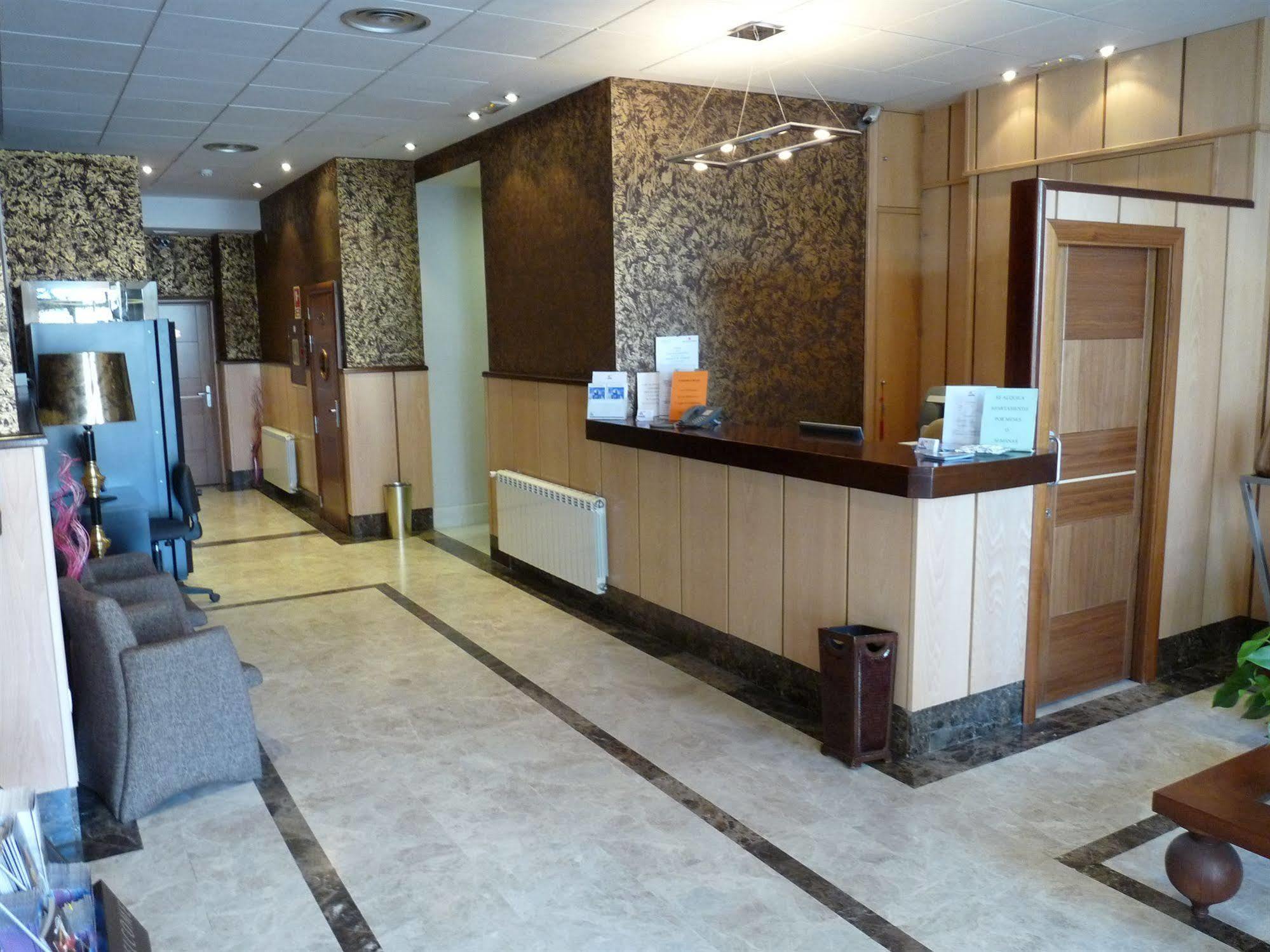 Hotel 4C Puerta Europa Madrid Buitenkant foto