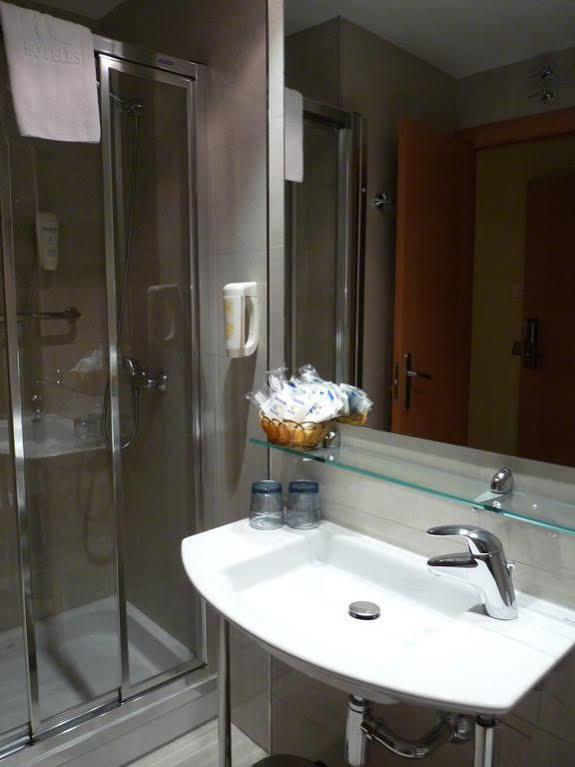 Hotel 4C Puerta Europa Madrid Buitenkant foto